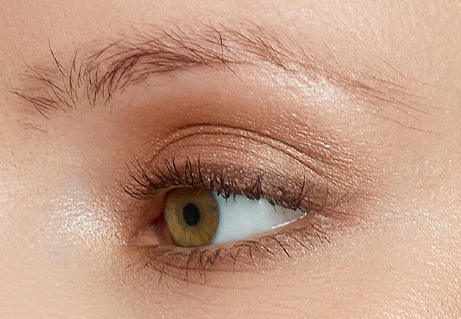 Close-up of an eye with short eyelashes