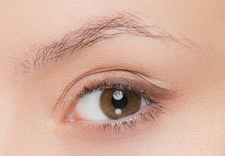 Close-up of an eye with short eyelashes