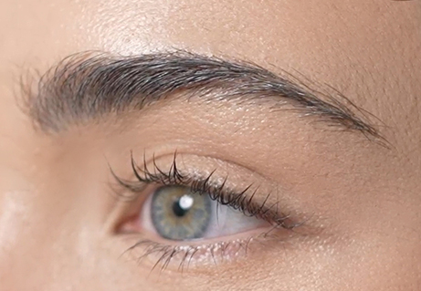 Close-up of an eye with short eyelashes