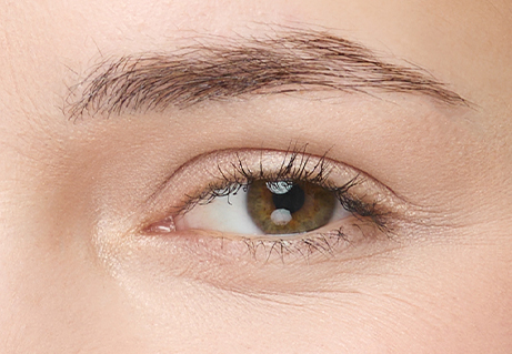 Close-up of an eye with short eyelashes