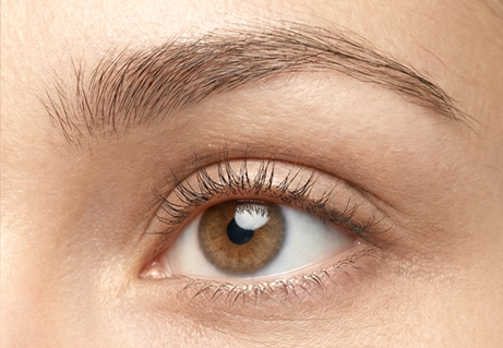 Comparison of eyelashes before and after using castor oil