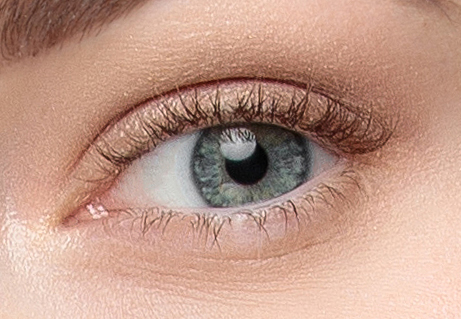 Close-up of an eye with short eyelashes